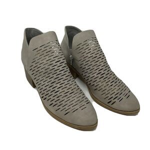 City Classified Women's Boots Size 9 Laser Cut Ankle Bootie Gray Faux Suede Heel